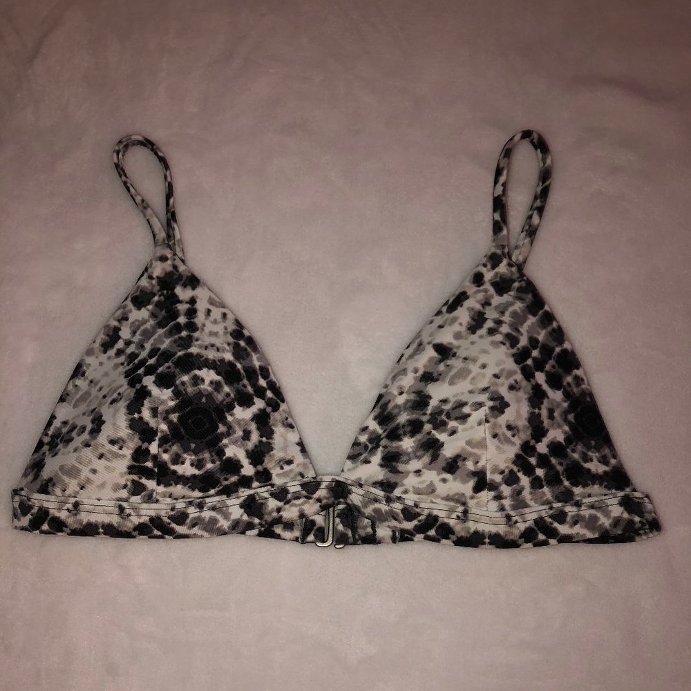 Black and White Tie-Dye Bikini Top (hollister)